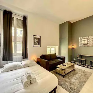 cosy-appart-lyon-6-metro-foch-bossuet-1.hotels-rhonealpes.com/